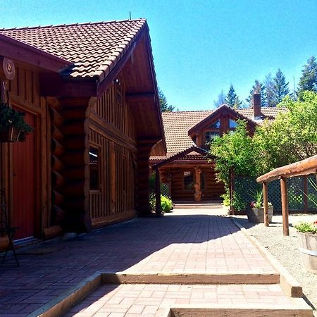 Hitching Post Resort เคโลว์นา ภายนอก รูปภาพ